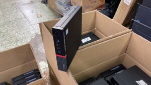 御金國峰，回收多部LENOVO TINY主機