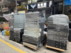 客戶賣來本店，好多好多服務器+路由器。