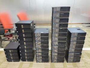 荔枝角長順街西頓中心，回收多部 主機+服務器＋顯示器