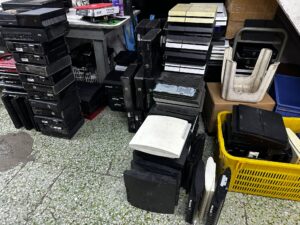 客戶賣來本店，大量PlayStation+XBOX