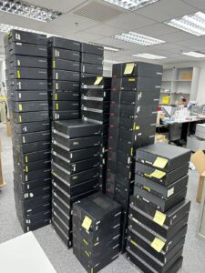 機場，回收130部 I系八代九代十代機 + 140個顯示器☺️☺️