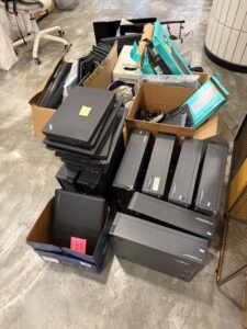 中環中央廣場，回收多部desktop，多部notebook