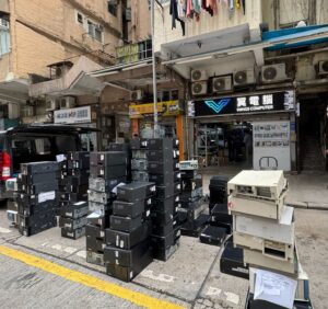 客戶賣來本店，一批電腦主機